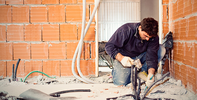 Bauleistungsversicherung - Mann auf Baustelle