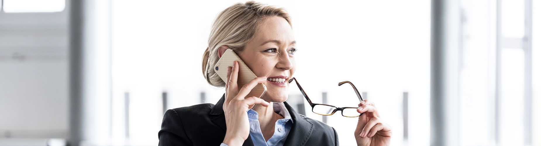 Frau am Smartphone