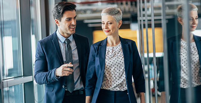 Mann und Frau im Büro