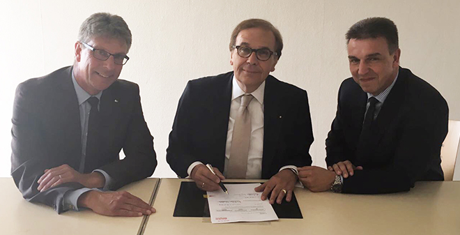 Herr Direktor Karl-Christian Schelzke (HSGB, Mitte) und die Geschäftsführer der SV Kommunal Andreas Güttler (links) und Andreas Pittner (rechts)