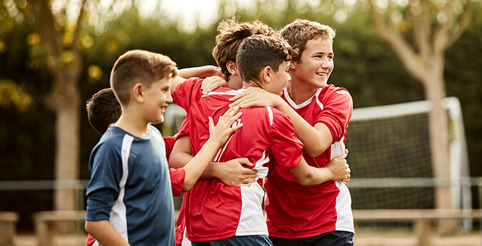 Gesellschaftliches Engagement - Kinder beim Fußball