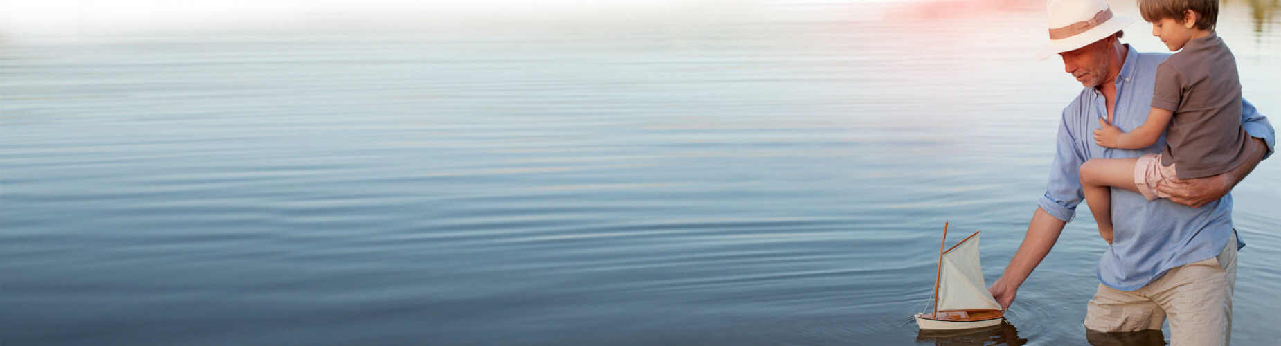 Gewässerschadenhaftpflicht -­ Vater und Sohn am See