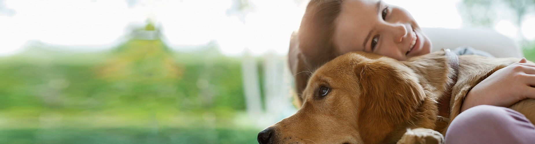 Tierhalterhaftpflicht -­‐ Mädchen mit Hund