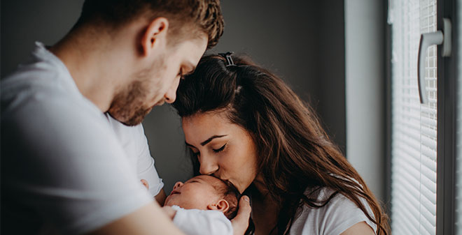 Risikolebensversicherung SV SparkassenVersicherung - Paar mit Baby