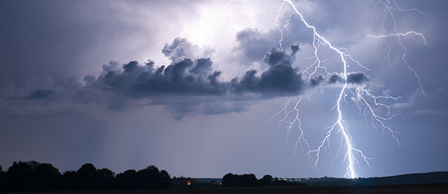 magazin-wohnen-unwetter-versicherungen-1-unwetter-mit-blitz_tiny