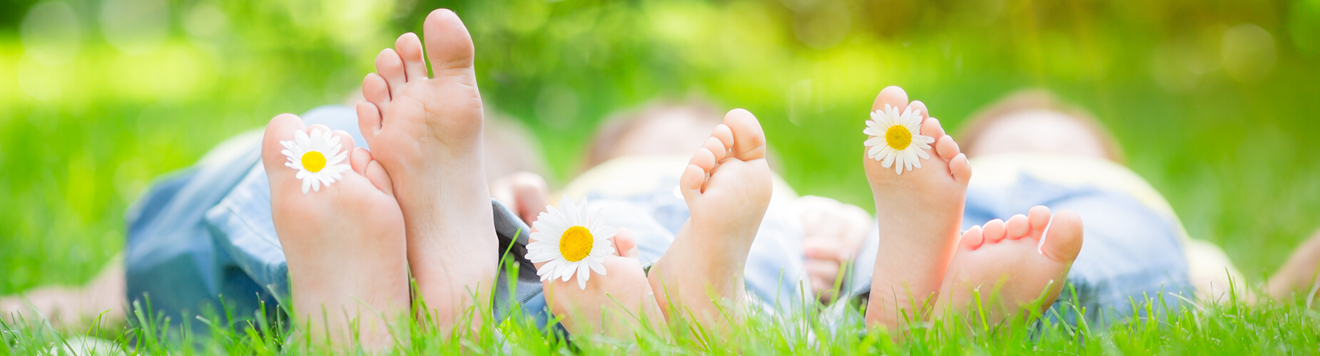 Tipps für berufstätige Eltern - relaxen in der Wiese