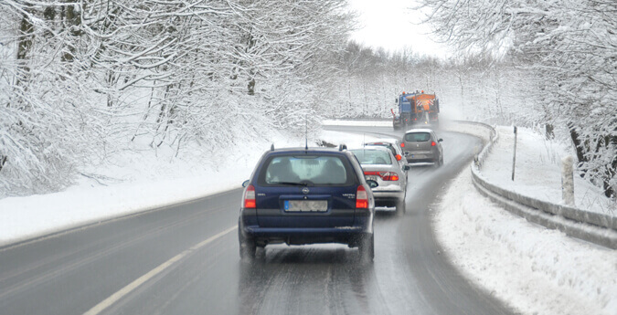 Fahren bei Schnee und Glatteis: So kommen Sie im Winter sicher an.