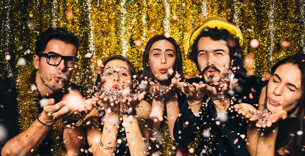 Partygäste an Silvester